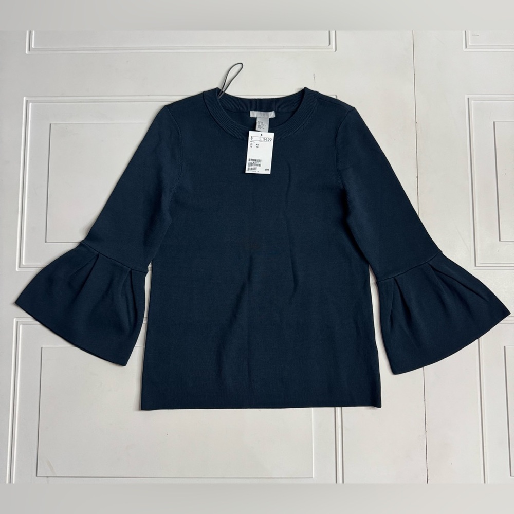 H&M NWT Blouse Women’s Size XS Blue Green Stretch Bell Sleeve Sweater
